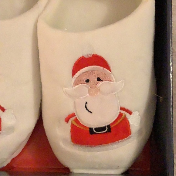 Women’s memory foam holiday winter slippers L/XL 9-11 features Santa - Picture 2 of 3